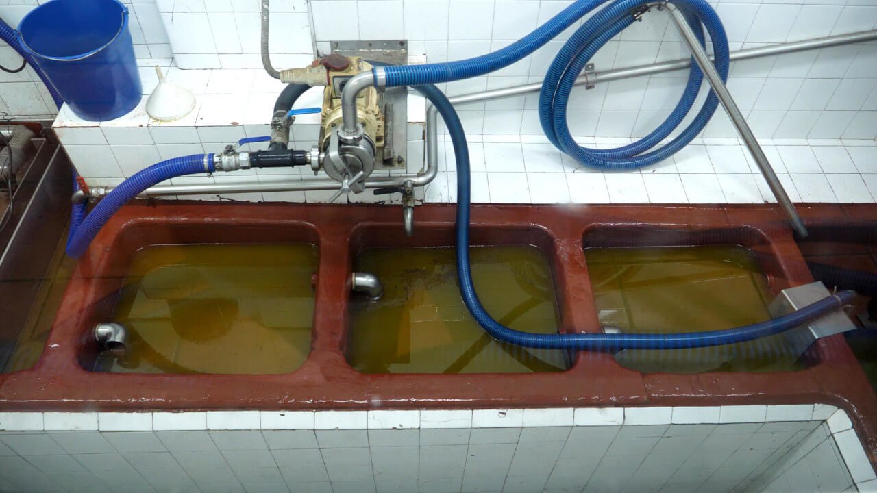 Natural decantation of the oil